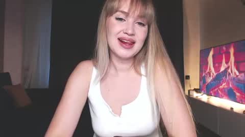 Mia online show from June 19, 1:58 pm