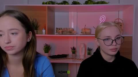 Snapshot of mia_moah chatting on October 15, 9:01 am mia_moah online show from October 15, 9:01 am