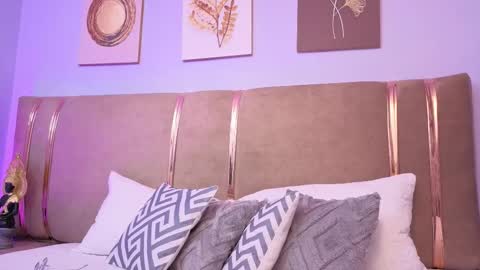 Mia online show from March 18, 12:10 pm