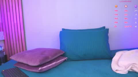 Mia Reeves online show from October 6, 7:40 pm