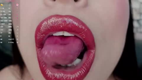 Mia online show from December 20, 7:40 pm