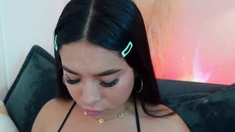 Mia online show from April 11, 8:01 pm