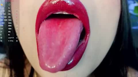 Mia online show from December 1, 11:07 pm