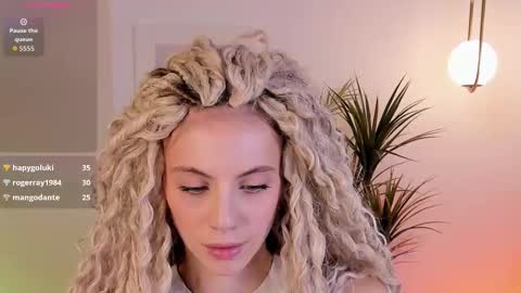 Snapshot of mia_silk chatting on October 14, 7:55 am Mia online show from October 14, 7:55 am