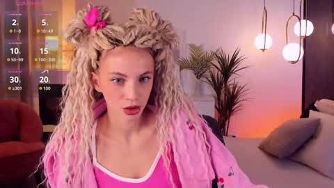 Snapshot of mia_silk chatting on October 13, 7:44 am Mia online show from October 13, 7:44 am