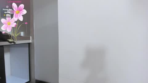 M I A online show from April 17, 12:18 pm