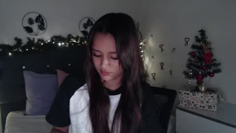 mia_sweetdc online show from December 20, 7:28 pm