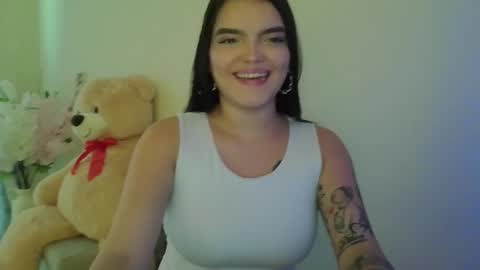 mia_thopsom online show from February 17, 3:22 pm