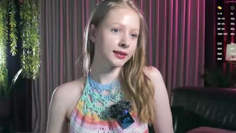 Mia online show from December 3, 5:26 pm