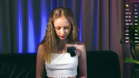 Mia online show from October 15, 3:14 pm