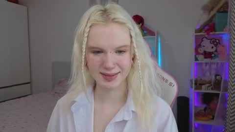 Mia online show from April 3, 3:37 am