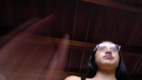 Mia online show from December 3, 11:45 am