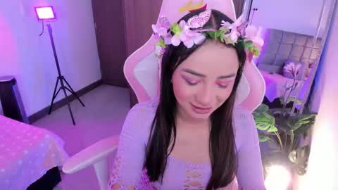 Snapshot of miaa_06 chatting on October 19, 1:40 am mia  nicolle online show from October 19, 1:40 am