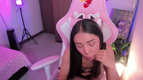 Snapshot of miaa_06 chatting on October 21, 2:48 am mia  nicolle online show from October 21, 2:48 am