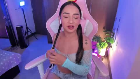 mia  nicolle online show from December 20, 12:36 am