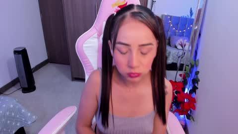 Snapshot of miaa_06 chatting on December 21, 4:52 am mia  nicolle online show from December 21, 4:52 am