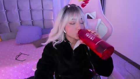 Snapshot of miaa_06 chatting on September 20, 2:43 am mia  nicolle online show from September 20, 2:43 am