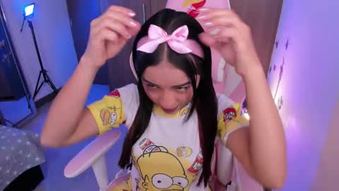 mia  nicolle online show from January 19, 2:30 am