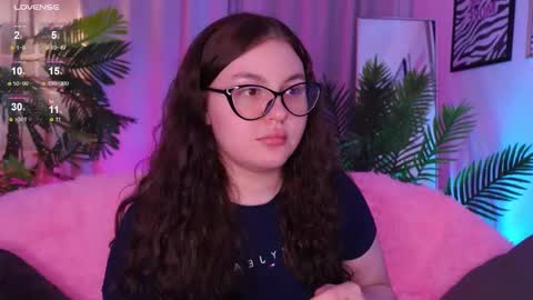 Miaa Peach online show from March 9, 9:25 pm