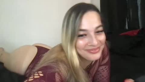 Mia Moji online show from September 23, 1:09 pm