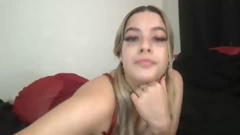 Mia Moji online show from October 10, 1:38 pm