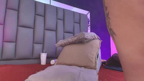 Mia online show from February 4, 12:19 pm