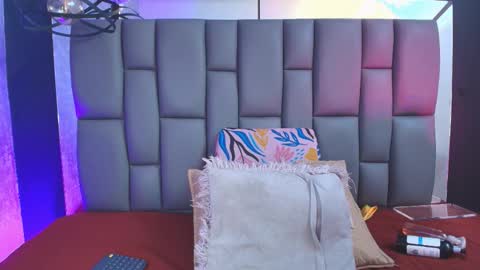 Mia online show from September 11, 12:05 pm