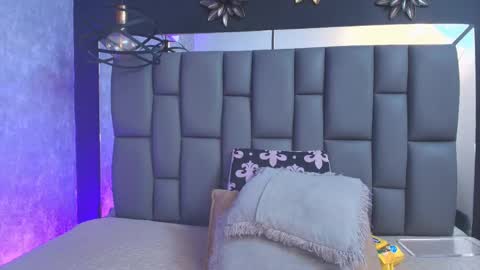 Mia online show from September 15, 12:02 pm