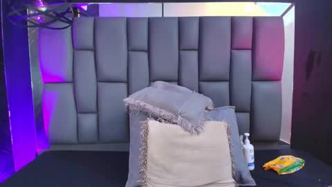 Mia online show from November 10, 12:11 pm