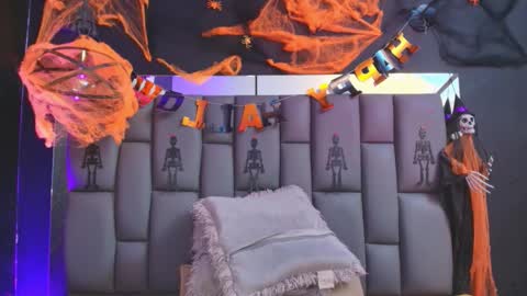 Mia online show from October 27, 12:12 pm