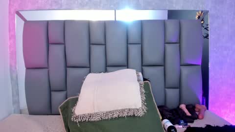 Mia online show from February 7, 12:06 pm