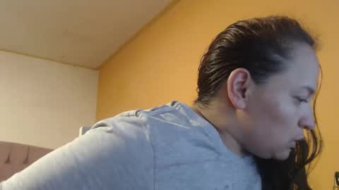 Snapshot of miaabrownn chatting on February 9, 1:01 am MIA online show from February 9, 1:01 am