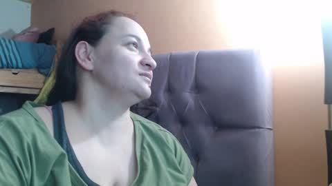 Snapshot of miaabrownn chatting on December 12, 9:48 pm MIA online show from December 12, 9:48 pm