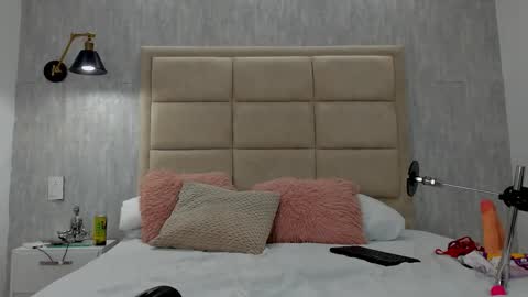 Mia  online show from September 13, 11:13 pm