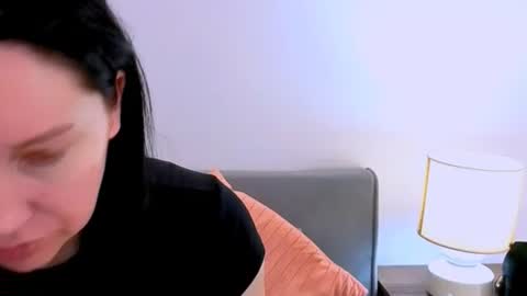 Mia online show from March 1, 7:30 am