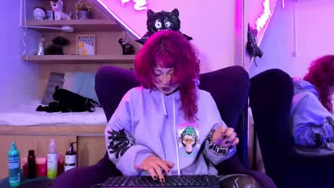 Mia online show from February 25, 1:00 pm