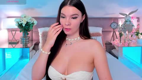 Mia online show from April 2, 7:33 pm