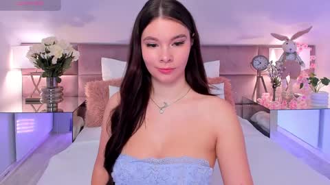 Mia online show from April 1, 7:33 pm