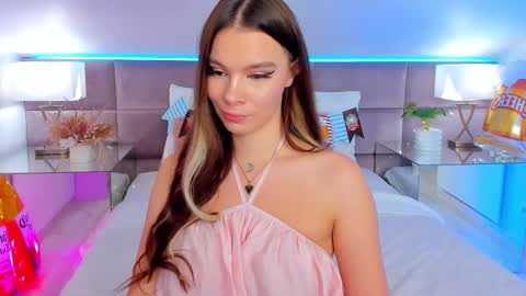 Mia online show from September 27, 7:54 pm