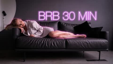 Mia online show from February 26, 6:40 pm