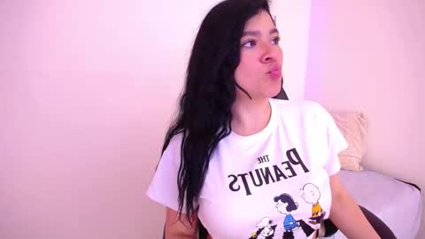 Mia Blum online show from February 27, 12:32 am