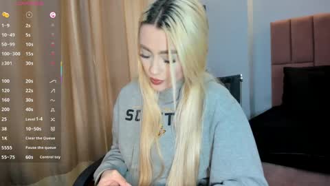 MiaCarper online show from April 8, 9:28 pm