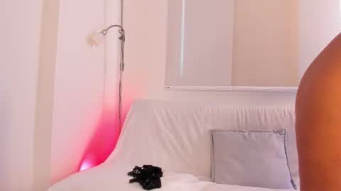 IG Yojanagomez  online show from October 26, 2:45 pm