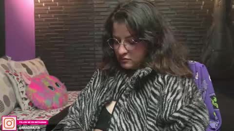 Mia online show from November 1, 7:23 am