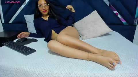 miadivinehyh online show from May 12, 1:40 pm