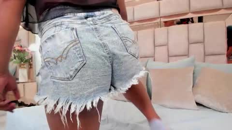 Mia  online show from November 26, 12:28 pm