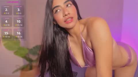 Snapshot of miah_luv chatting on October 21, 8:24 pm Miah online show from October 21, 8:24 pm
