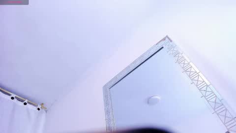 miajhonsonx online show from April 15, 7:58 pm