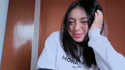 miakimky online show from October 29, 7:05 pm