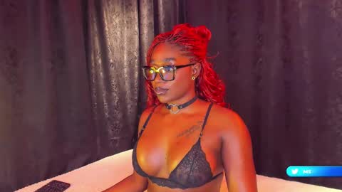 Snapshot of miaknox chatting on October 22, 1:10 am Mia online show from October 22, 1:10 am